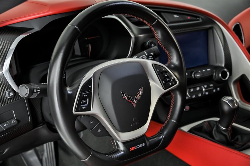 Used 2016 Chevrolet Corvette Z06 w/ 3LZ Preferred Equipment Group RWD image 19
