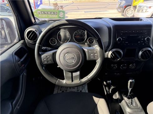 Used 2017 Jeep Wrangler Sport w/ Connectivity Group AWD/4WD image 30