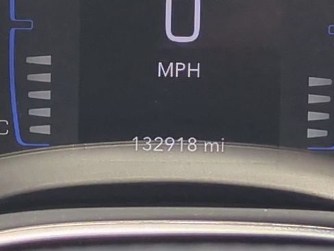 Used 2019 Chrysler Pacifica Touring-L w/ Tire & Wheel Group FWD image 22