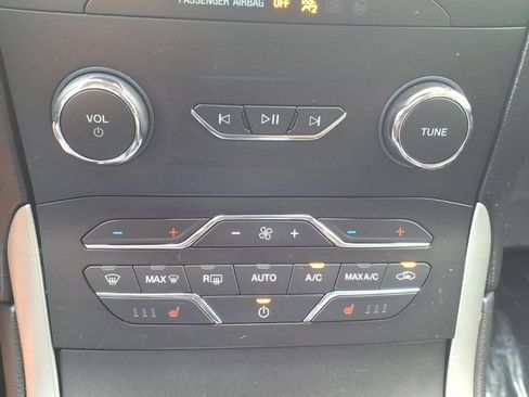 Used 2019 Ford Edge SEL w/ Equipment Group 201A AWD/4WD image 23
