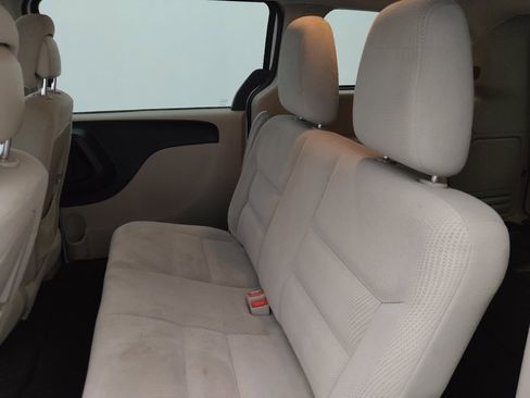 Used 2017 Dodge Grand Caravan SE FWD image 18