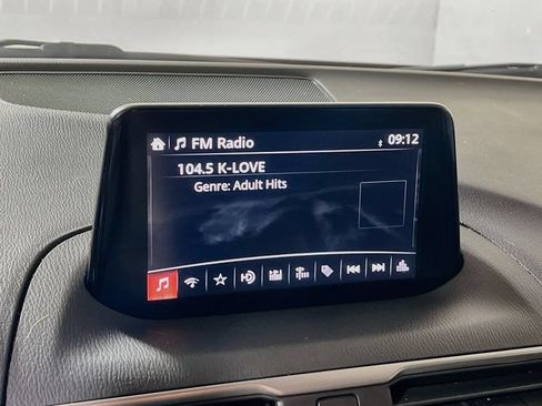 Used 2018 MAZDA MAZDA3 Touring FWD image 13