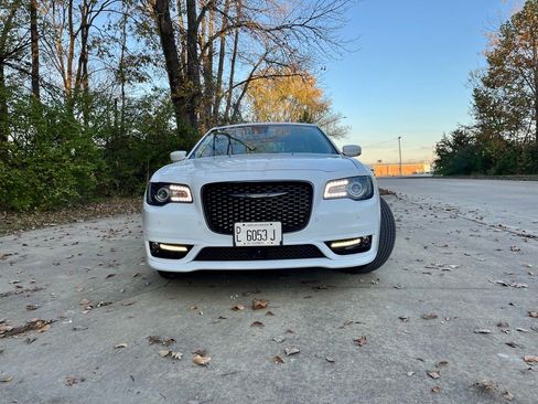 New 2023 Chrysler 300 Touring L w/ Popular Equipment Group image 3