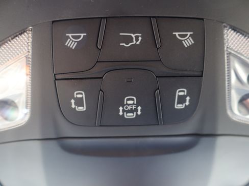 Used 2025 Chrysler Pacifica Limited FWD image 30