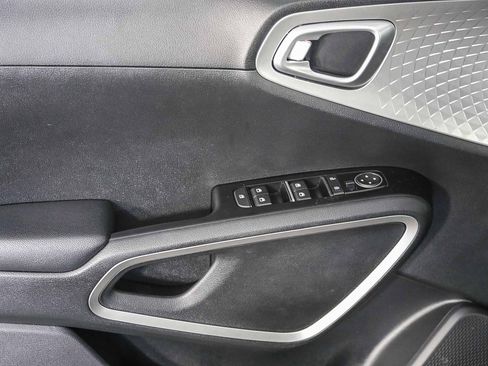 Used 2023 Kia Soul LX image 19