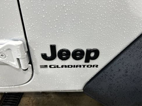 Used 2025 Jeep Gladiator Sport AWD/4WD image 23