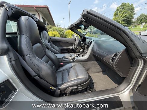 Used 2006 Chevrolet Corvette Coupe w/ Preferred Equipment Group RWD image 14