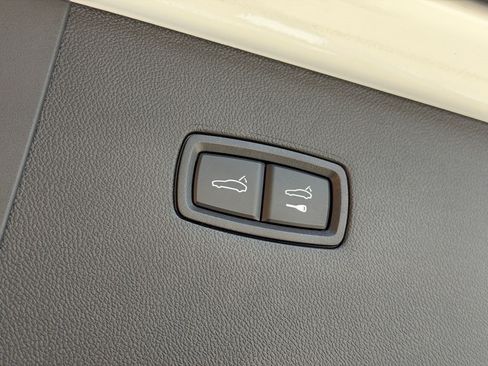 Used 2024 Porsche Cayenne Turbo GT AWD/4WD image 41