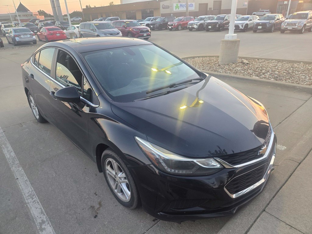 Used 2017 Chevrolet Cruze LT w/ Sun And Sound Package FWD image 2