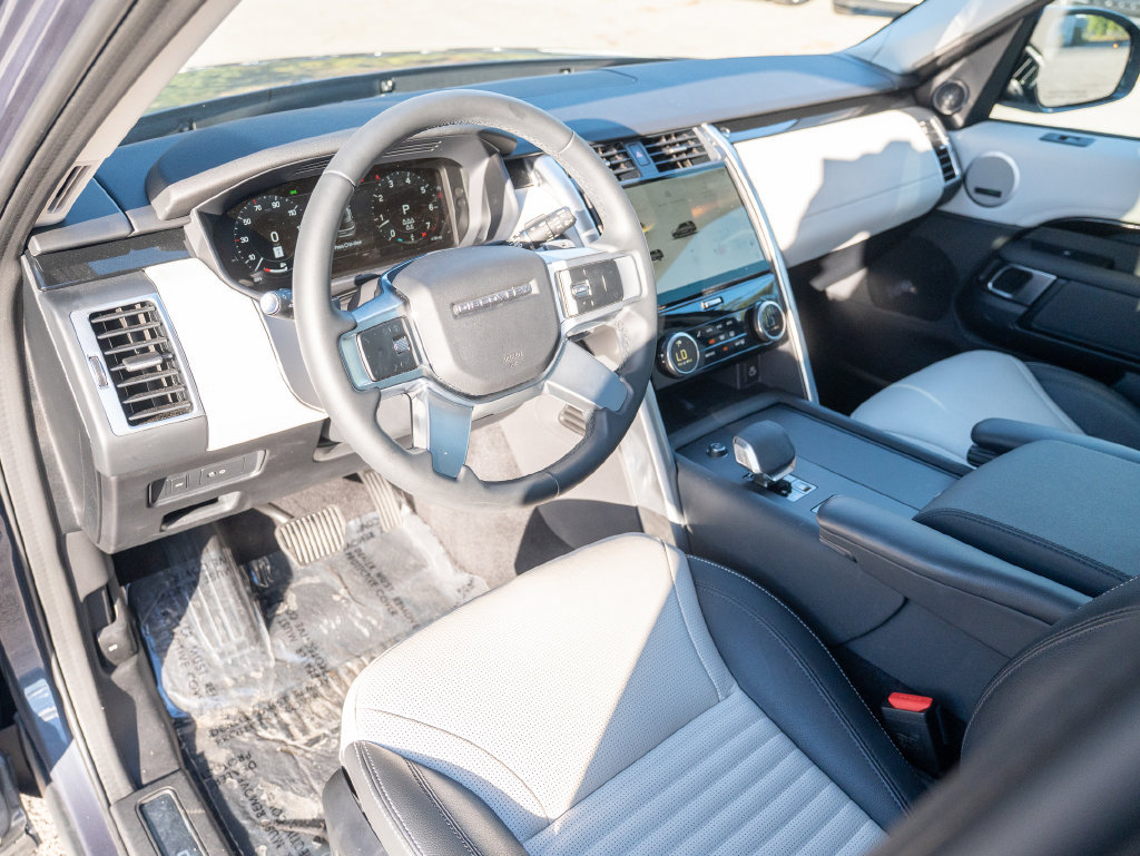Certified 2025 Land Rover Discovery S AWD/4WD image 12