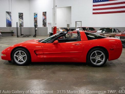 Used 2000 Chevrolet Corvette Coupe image 4