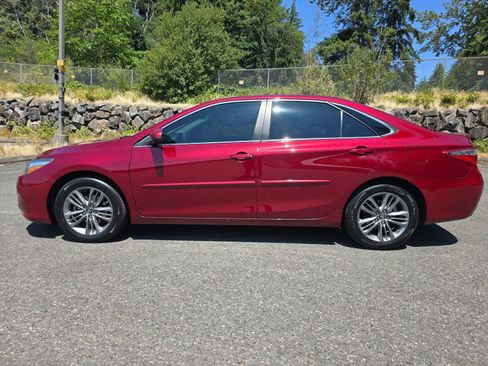 Used 2017 Toyota Camry SE w/ Protection Package (Q2) FWD image 3