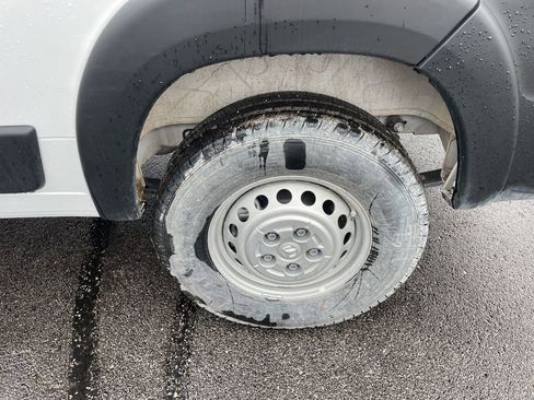 Used 2025 RAM ProMaster 2500 w/ Convenience Group image 11