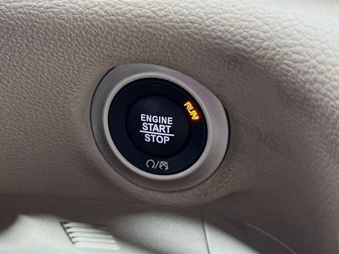 Used 2022 Chrysler Pacifica Limited FWD image 20
