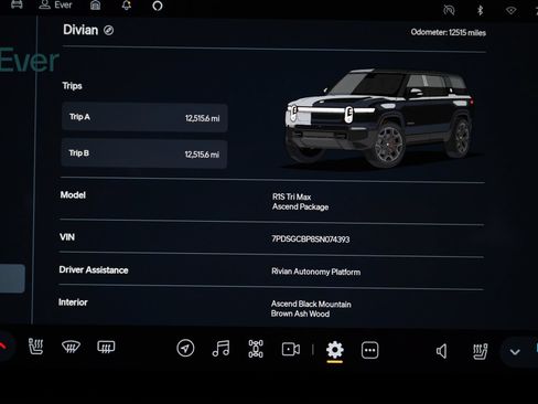 Used 2025 Rivian R1S Premium AWD/4WD image 7