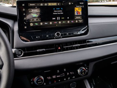 Used 2025 Mitsubishi Outlander SEL image 19