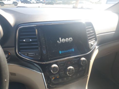 Used 2019 Jeep Grand Cherokee Limited image 19