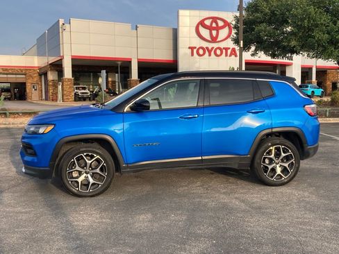 Used 2025 Jeep Compass Limited AWD/4WD image 8