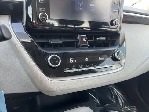 Used 2021 Toyota Corolla LE image 24