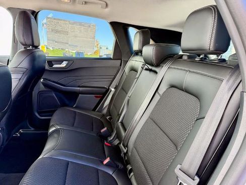 Certified 2025 Ford Escape SE image 11
