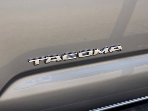 Used 2022 Toyota Tacoma TRD Sport w/ Technology Package RWD image 27