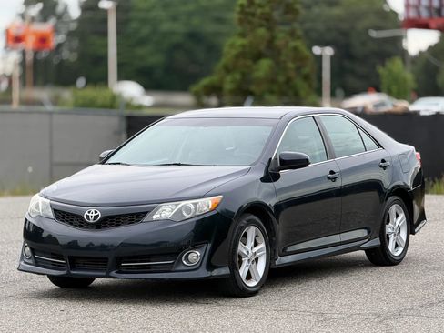 Used 2013 Toyota Camry SE FWD image 6