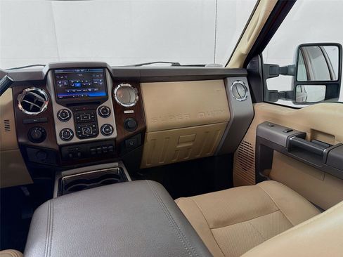 Used 2016 Ford F250 Lariat w/ Lariat Ultimate Package AWD/4WD image 25