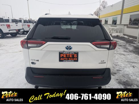 Used 2020 Toyota RAV4 LE image 3