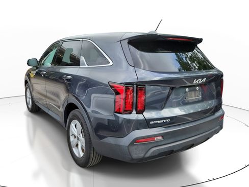 Used 2023 Kia Sorento LX FWD image 4