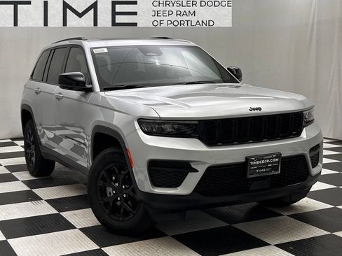 New 2025 Jeep Grand Cherokee Altitude AWD/4WD image 1