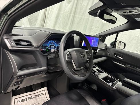 Used 2026 Toyota Sienna XLE Woodland Edition AWD/4WD image 15