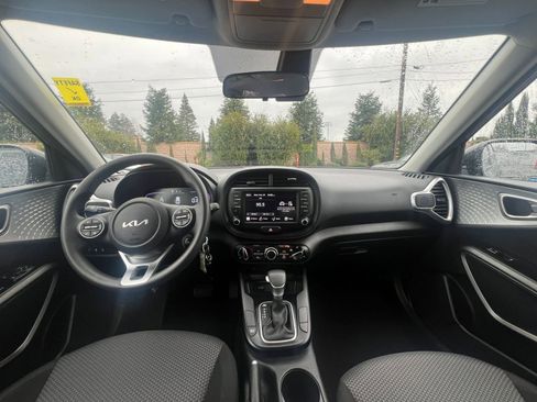 Used 2025 Kia Soul LX w/ LX Technology Package image 28
