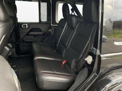 Used 2024 Jeep Wrangler Unlimited Rubicon AWD/4WD image 13