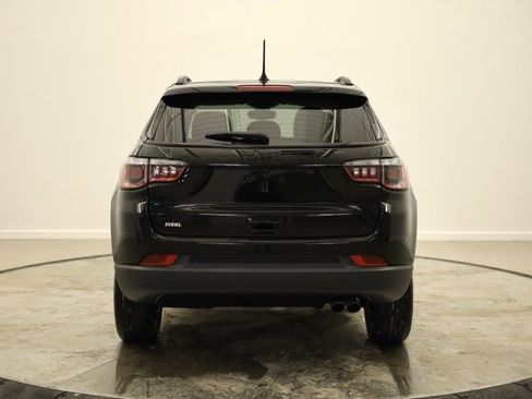 Used 2021 Jeep Compass Latitude image 4