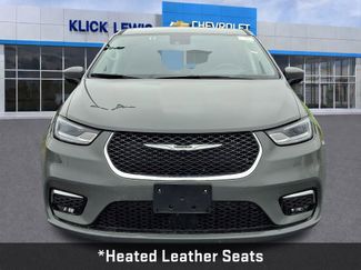 Used 2023 Chrysler Pacifica Touring-L video 2