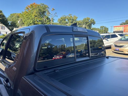 Used 2017 Toyota Tacoma SR5 AWD/4WD image 9