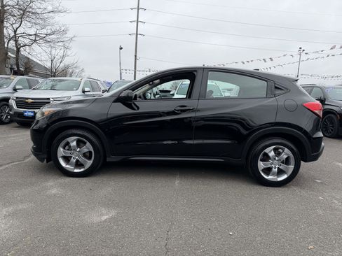 Used 2018 Honda HR-V LX image 2
