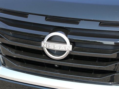 Used 2025 Nissan Pathfinder Platinum AWD/4WD image 11