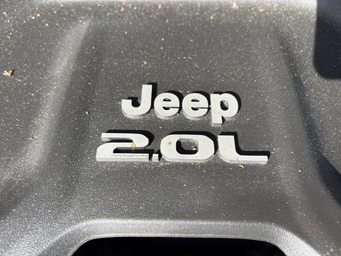 Used 2020 Jeep Wrangler Unlimited Sahara image 10