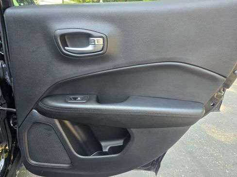 Used 2021 Jeep Compass Latitude FWD image 15