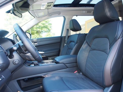 New 2025 Nissan Pathfinder Platinum w/ Cargo Package image 17