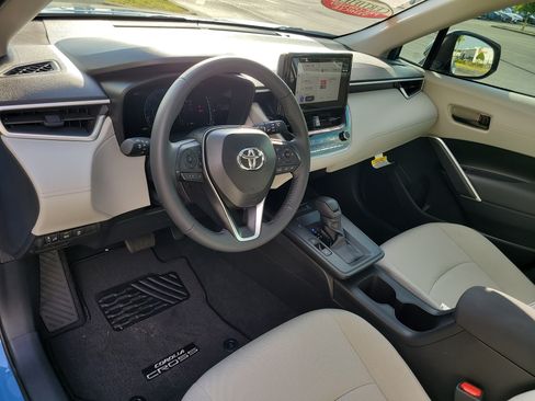 Used 2026 Toyota Corolla Cross LE w/ Moonroof Package FWD image 19