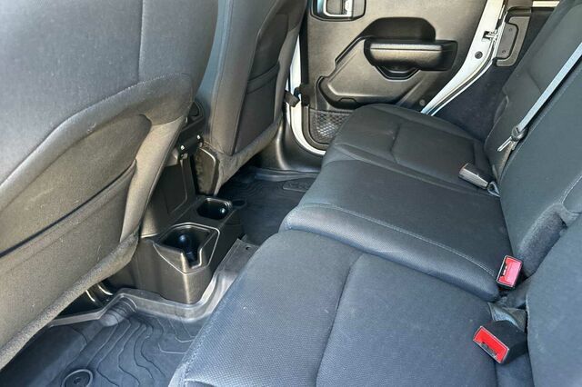 Used 2022 Jeep Wrangler Unlimited Sport AWD/4WD image 9