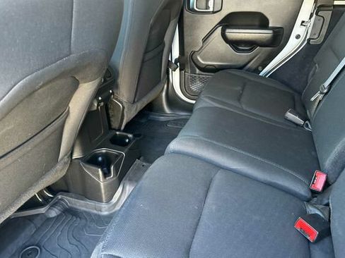 Used 2022 Jeep Wrangler Unlimited Sport AWD/4WD image 9