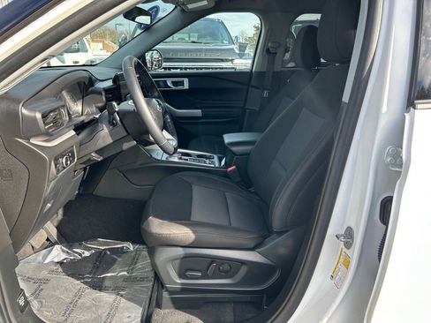 Used 2023 Ford Explorer XLT image 8
