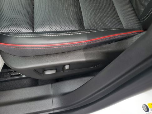 Used 2022 Buick Envision Essence w/ Technology Package I FWD image 17