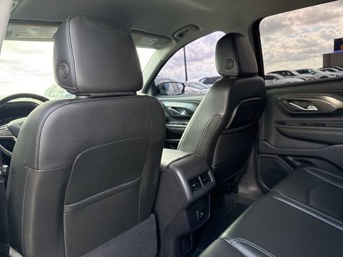 Used 2024 GMC Terrain SLT image 11