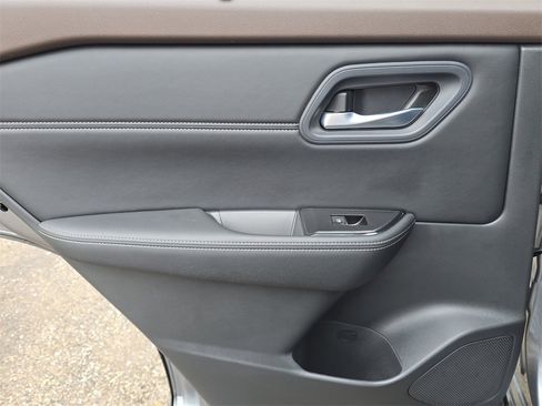 Used 2022 Nissan Rogue SV w/ SV Premium Package image 25