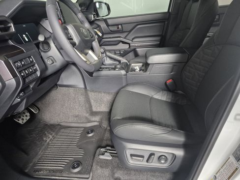 New 2025 Toyota RAV4 XLE Premium image 18