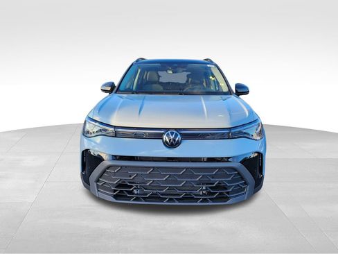 New 2026 Volkswagen Taos SE image 2